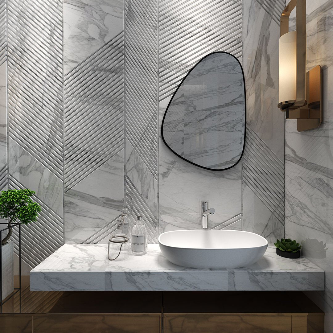 Modern Organik Şekilli Çerçeveli Düzensiz Banyo Aynası – Dekoratif Asimetrik Duvar Aynası