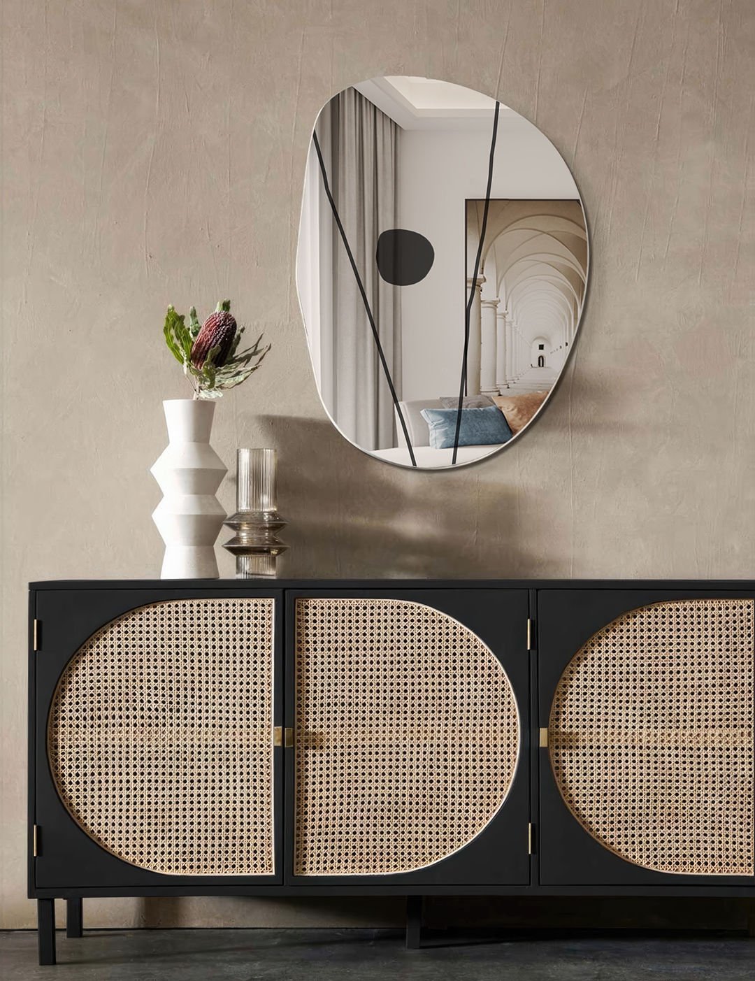 Modern Organik Form Dekoratif Duvar Aynası – Tasarım Asimetrik Banyo Aynası, Şık Minimalist Ayna Modeli