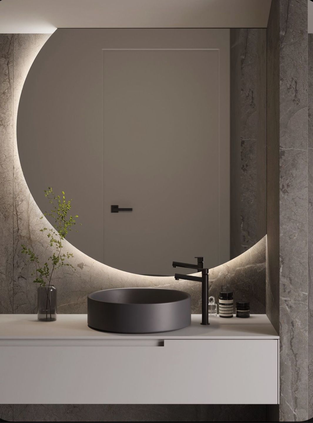 LED Aydınlatmalı Kavisli Ayna – Modern Dekoratif Banyo ve Duvar Aynası