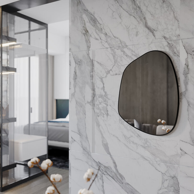 Modern Asimetrik Banyo Aynası – Çerçeveli Organik Şekilli Duvar Aynası