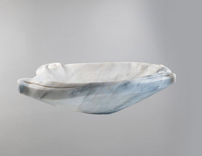 Organik Formlu Mermer Lavabo – Modern Doğal Taş Tezgâh Üstü Banyo Lavabosu (L 60 × W 45 × H 15 cm)