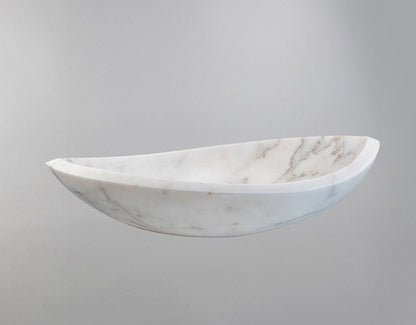 Carrara White Marble Lavabo – Doğal Carrara Beyaz Mermer Tezgâh Üstü Banyo Lavabosu (L 55 × W 45 × H 13 cm)