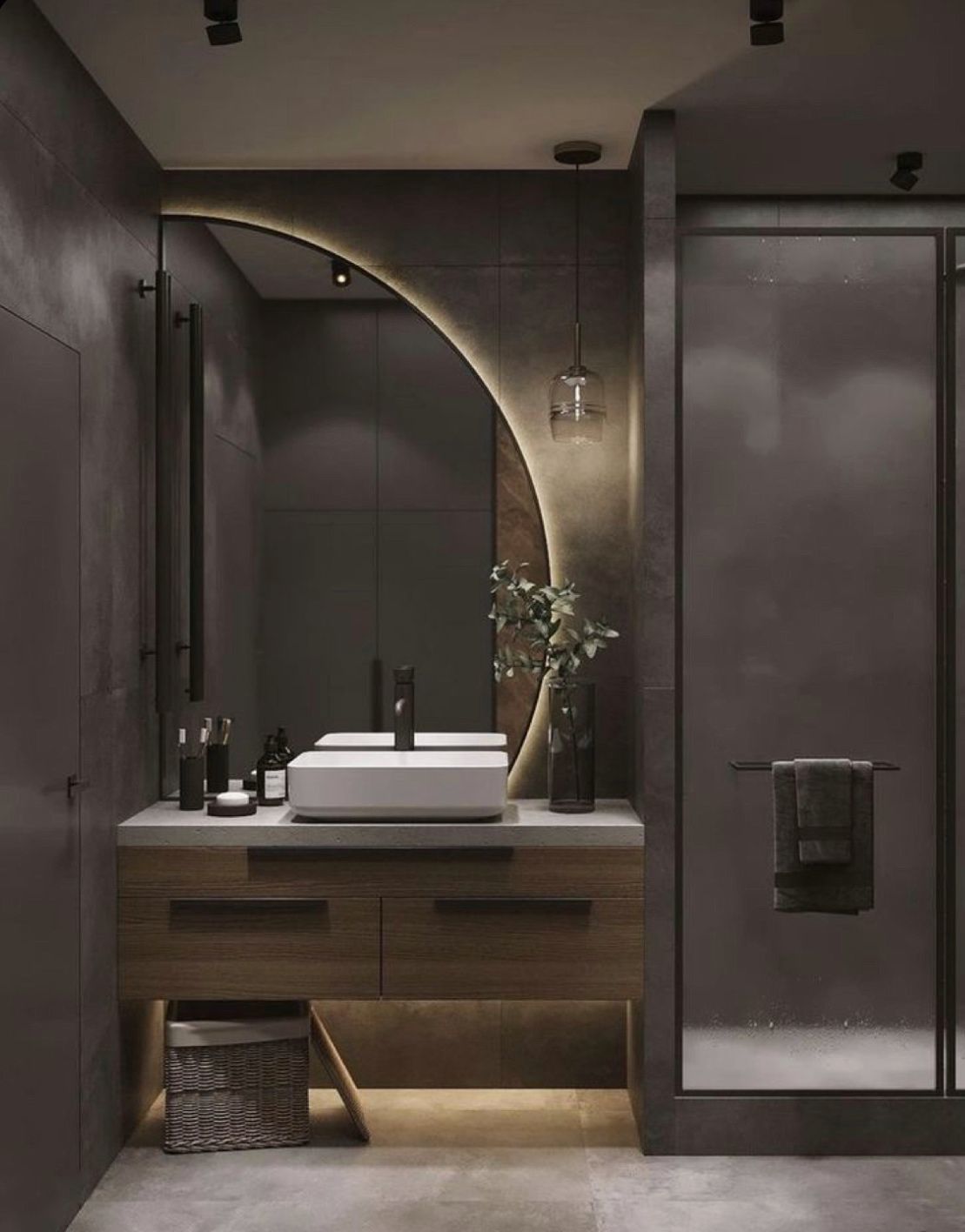 Yarım Ay LED Ayna – Modern Arkadan Aydınlatmalı Banyo Aynası, Şık Dekoratif LED Duvar Aynası