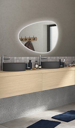Modern Asimetrik LED Aydınlatmalı Banyo Aynası – Düzensiz Organik Formlu Dekoratif Duvar Aynası