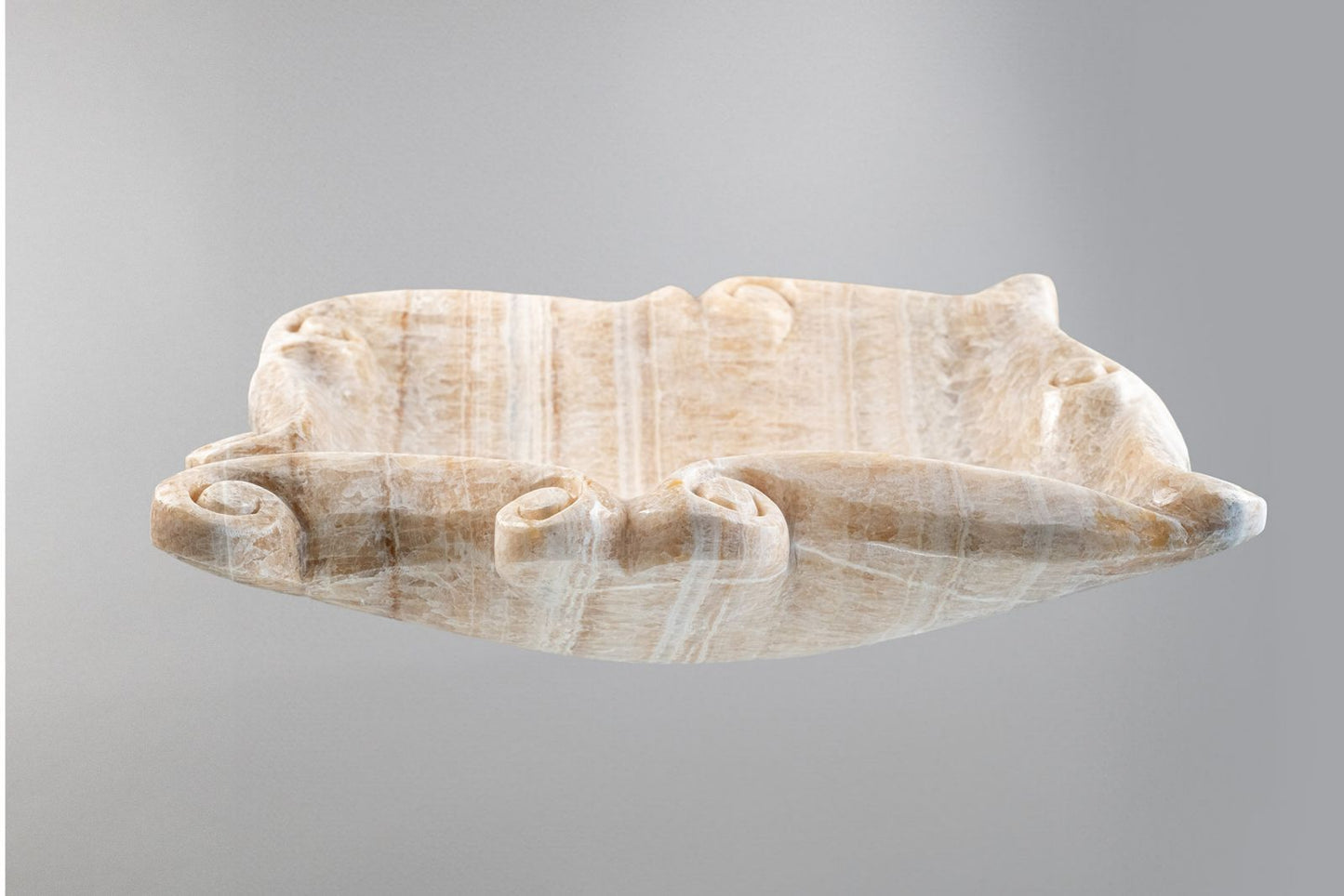 Oniks Mermer Lavabo – Doğal Taş Banyo Lavabosu, Lüks El Oyması Oniks Tezgâh Üstü Lavabo (60×48×14 cm)