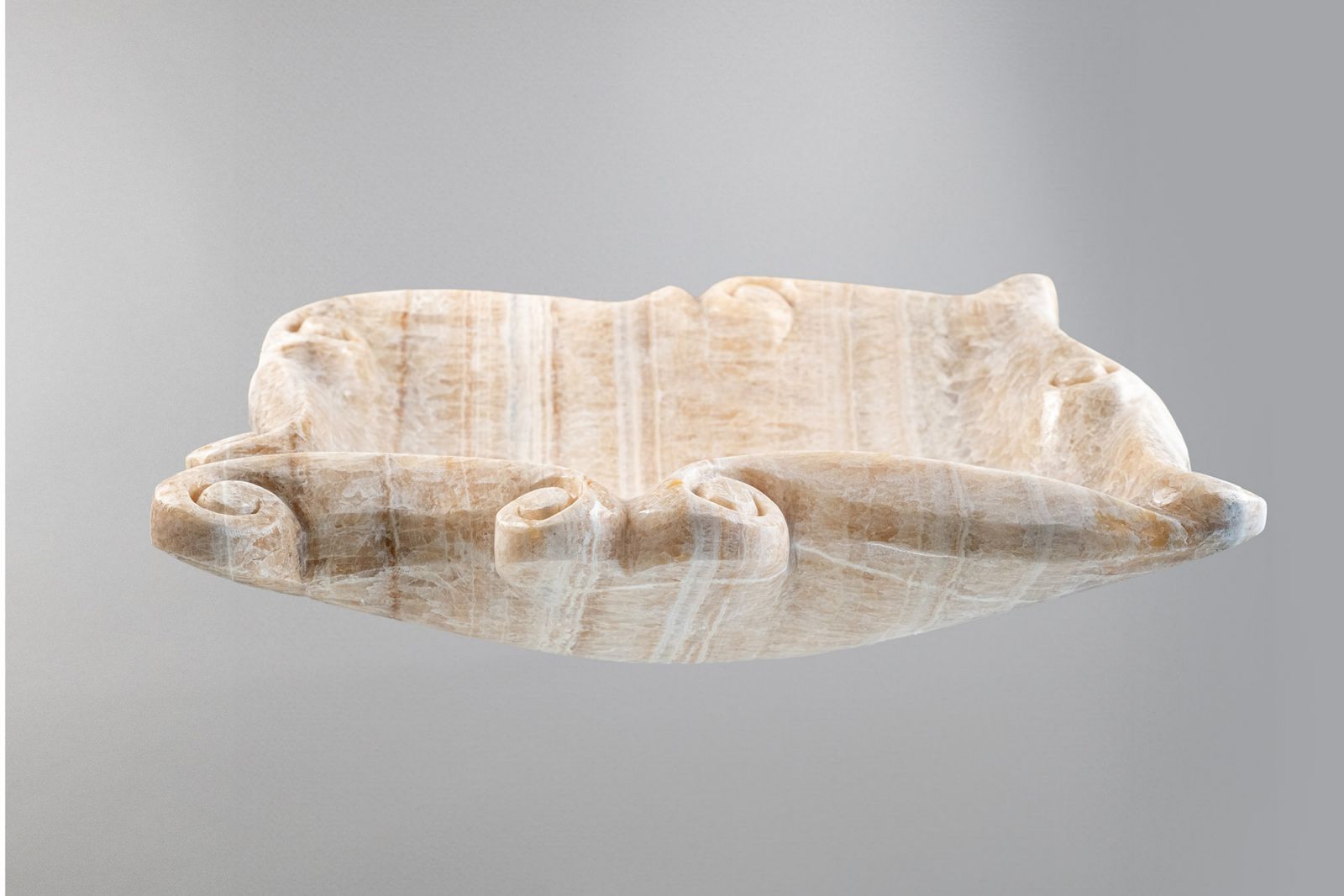 Oniks Mermer Lavabo – Doğal Taş Banyo Lavabosu, Lüks El Oyması Oniks Tezgâh Üstü Lavabo (60×48×14 cm)