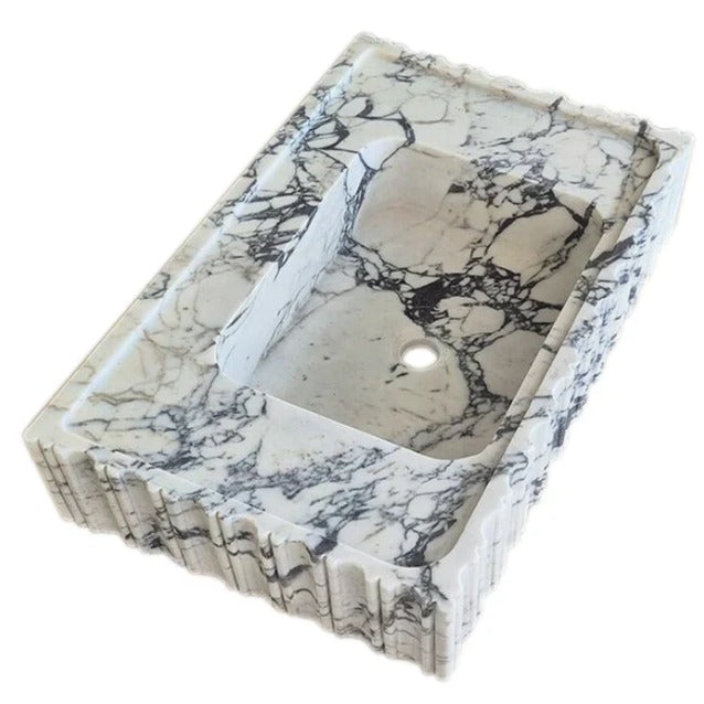 Calacatta Viola Mermer Duvara Monte Banyo Lavabosu – Flütlü Dikdörtgen Tasarım (L71 × W46 × H15 cm)