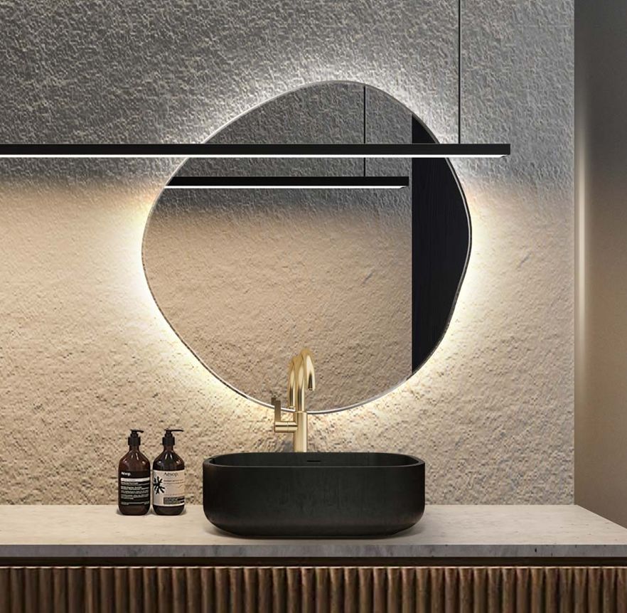 Organik Form LED Banyo Aynası – Modern Aydınlatmalı Dekoratif Ayna, Arkadan Işıklı Tasarım