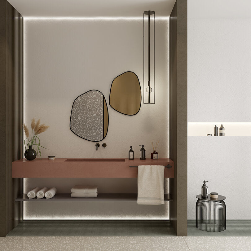 Modern Asimetrik Banyo Aynası – Çerçeveli Organik Şekilli Duvar Aynası
