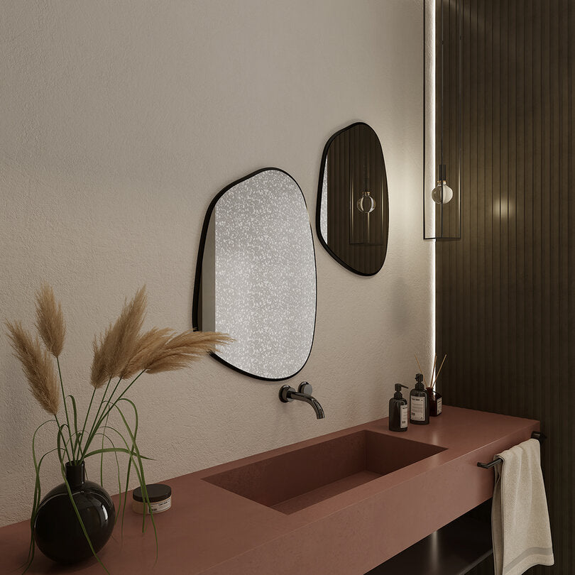 Modern Asimetrik Banyo Aynası – Çerçeveli Organik Şekilli Duvar Aynası