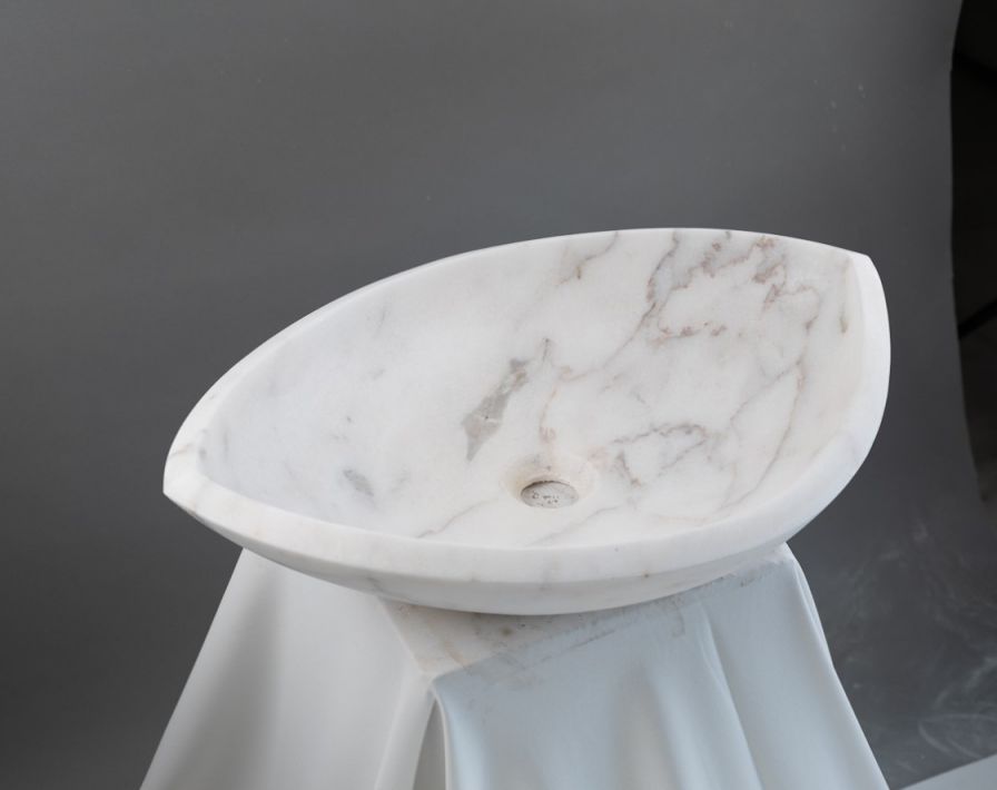 Carrara White Marble Lavabo – Doğal Carrara Beyaz Mermer Tezgâh Üstü Banyo Lavabosu (L 55 × W 45 × H 13 cm)