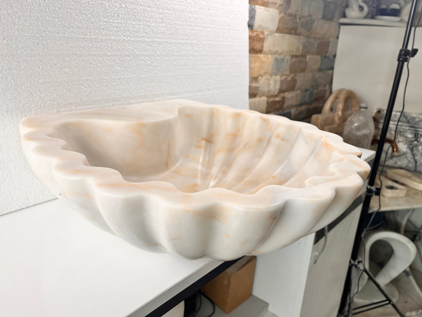 Carrara Mermer Kabuk Formu Banyo Lavabo – El Oyma Doğal Mermer Şelale Lavabo