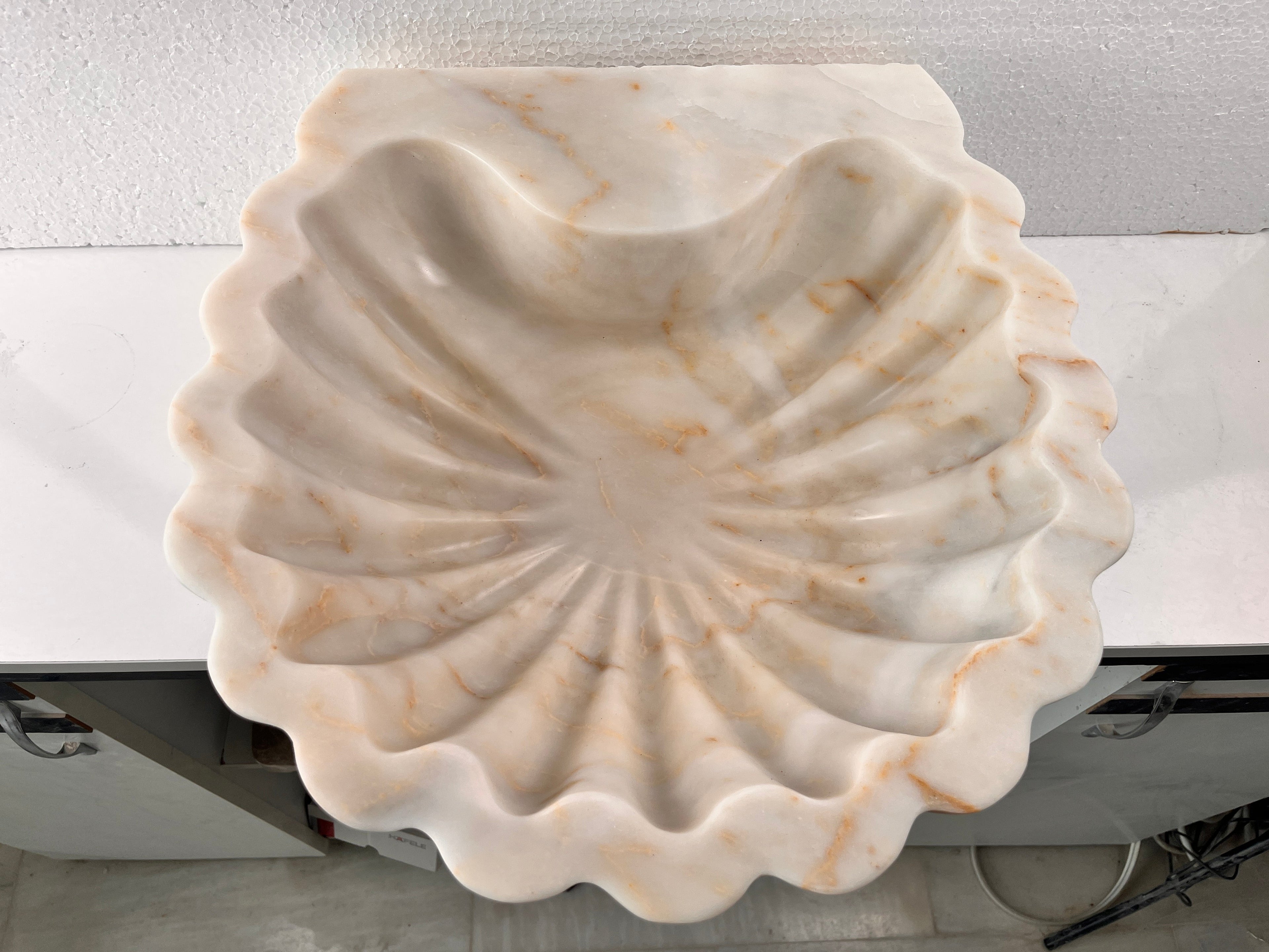 Carrara Mermer Kabuk Formu Banyo Lavabo – El Oyma Doğal Mermer Şelale Lavabo