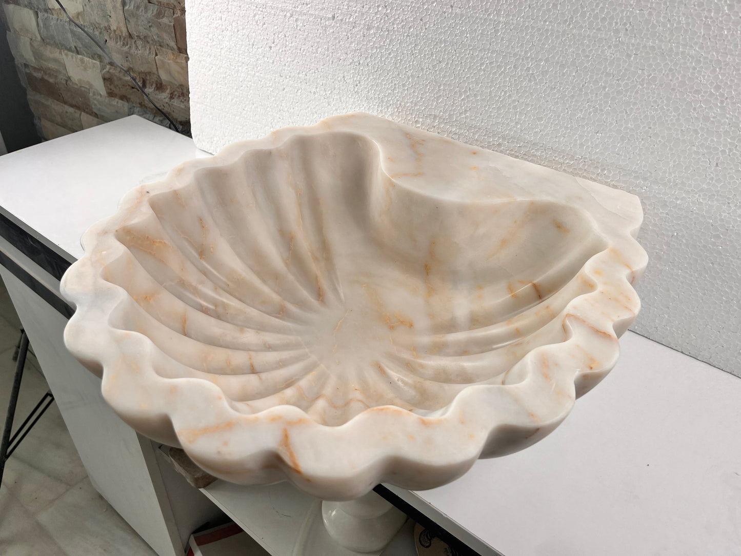 Carrara Mermer Kabuk Formu Banyo Lavabo – El Oyma Doğal Mermer Şelale Lavabo