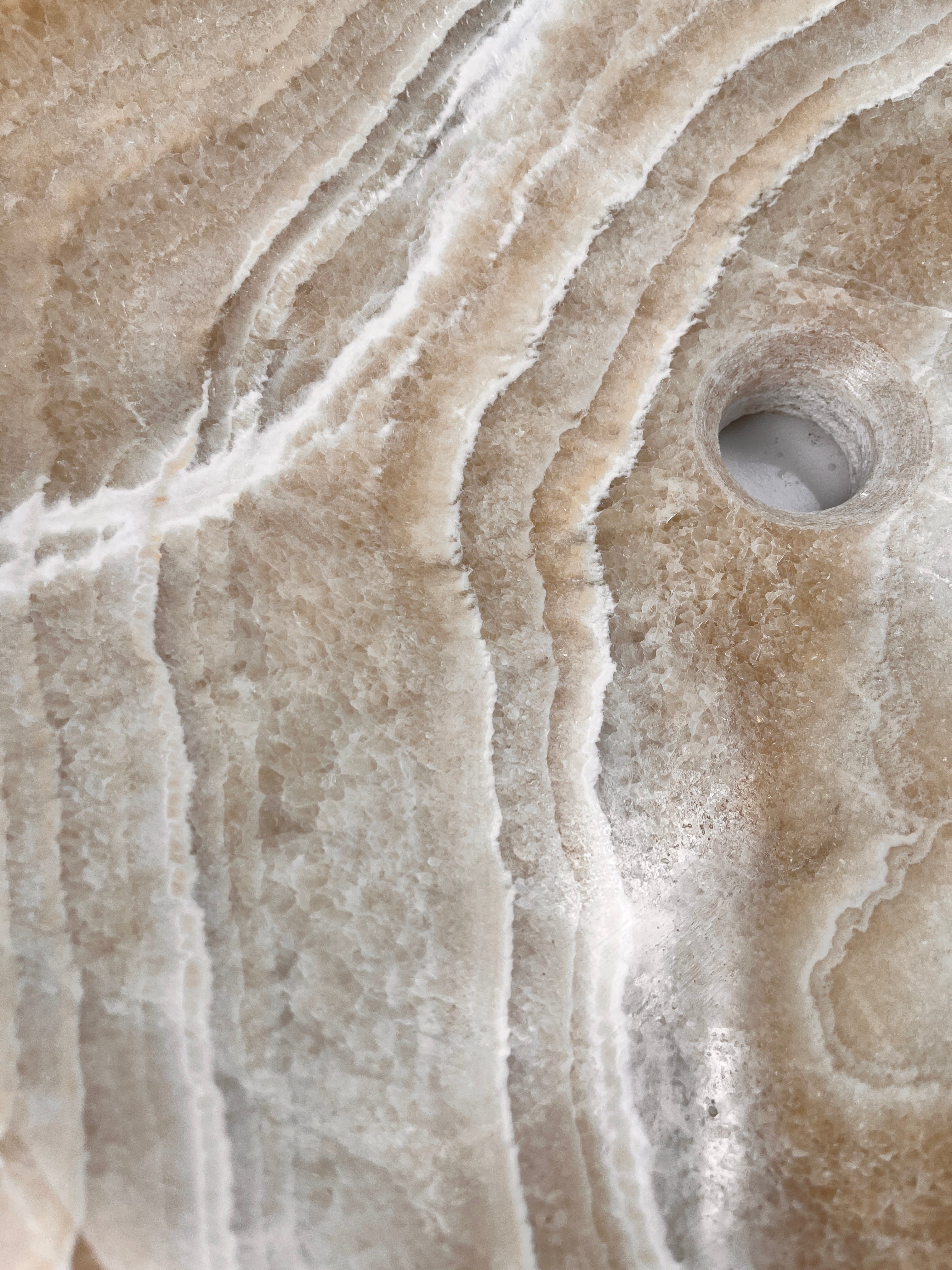 Oniks Doğaltaş Lavabo – El Yapımı Kare Form Tasarım (52×41×10 cm)