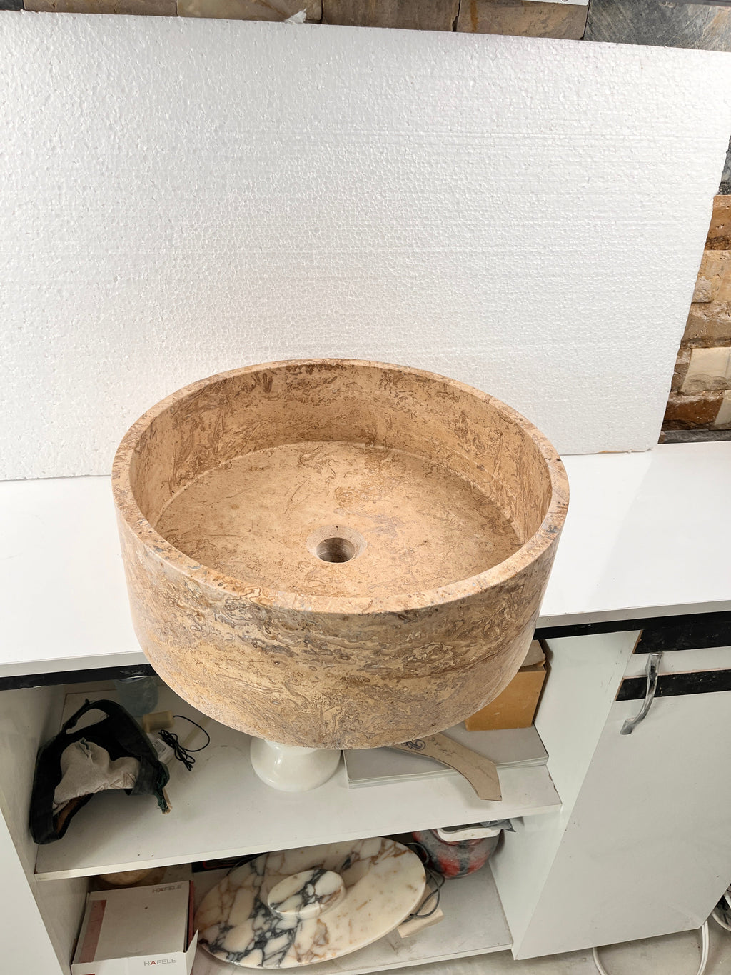 Traverten Marble Lavabo – Doğal Traverten Taş Tezgâh Üstü Banyo Lavabosu (L 43 × W 43 × H 15 cm)