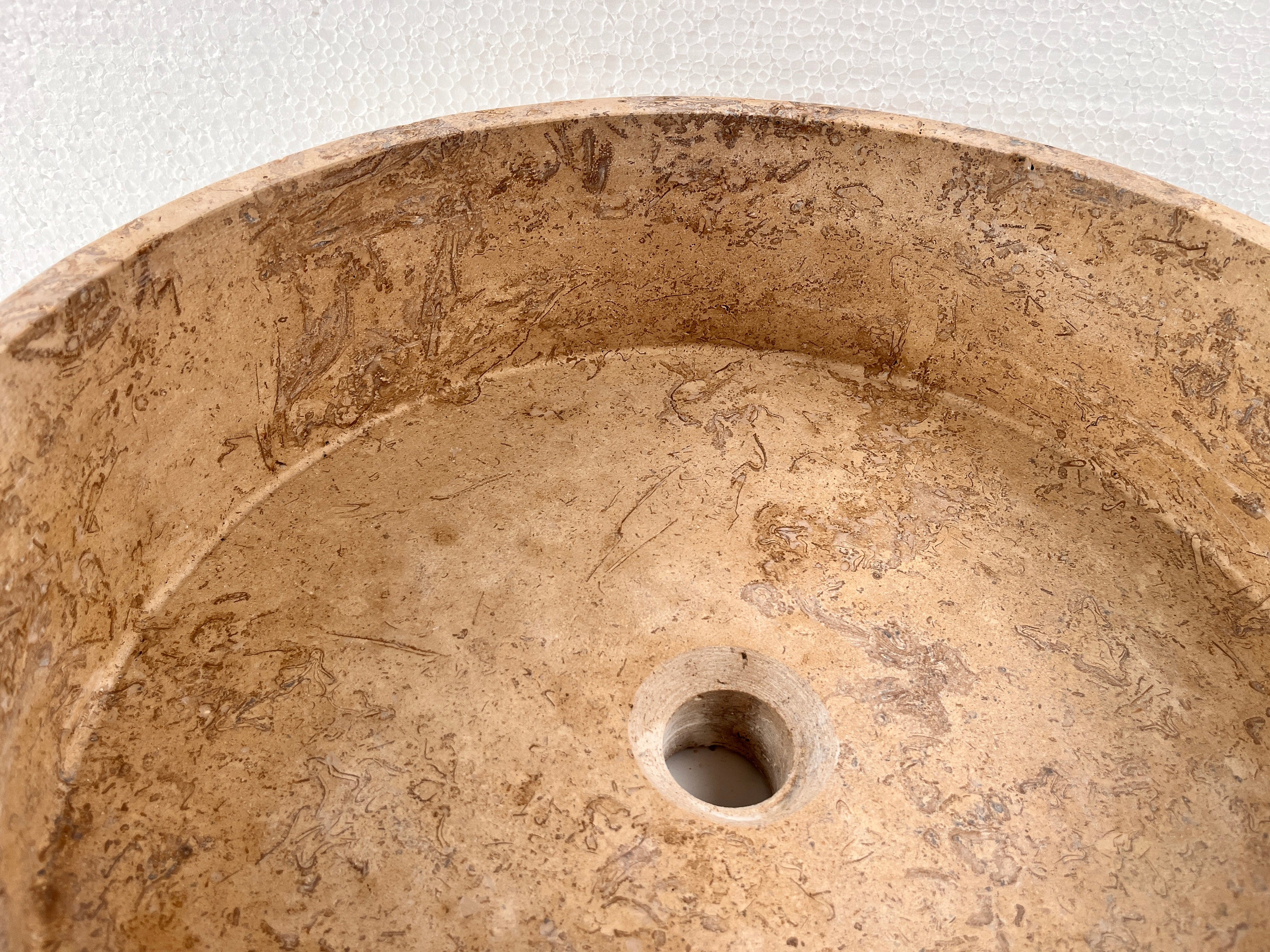 Traverten Marble Lavabo – Doğal Traverten Taş Tezgâh Üstü Banyo Lavabosu (L 43 × W 43 × H 15 cm)