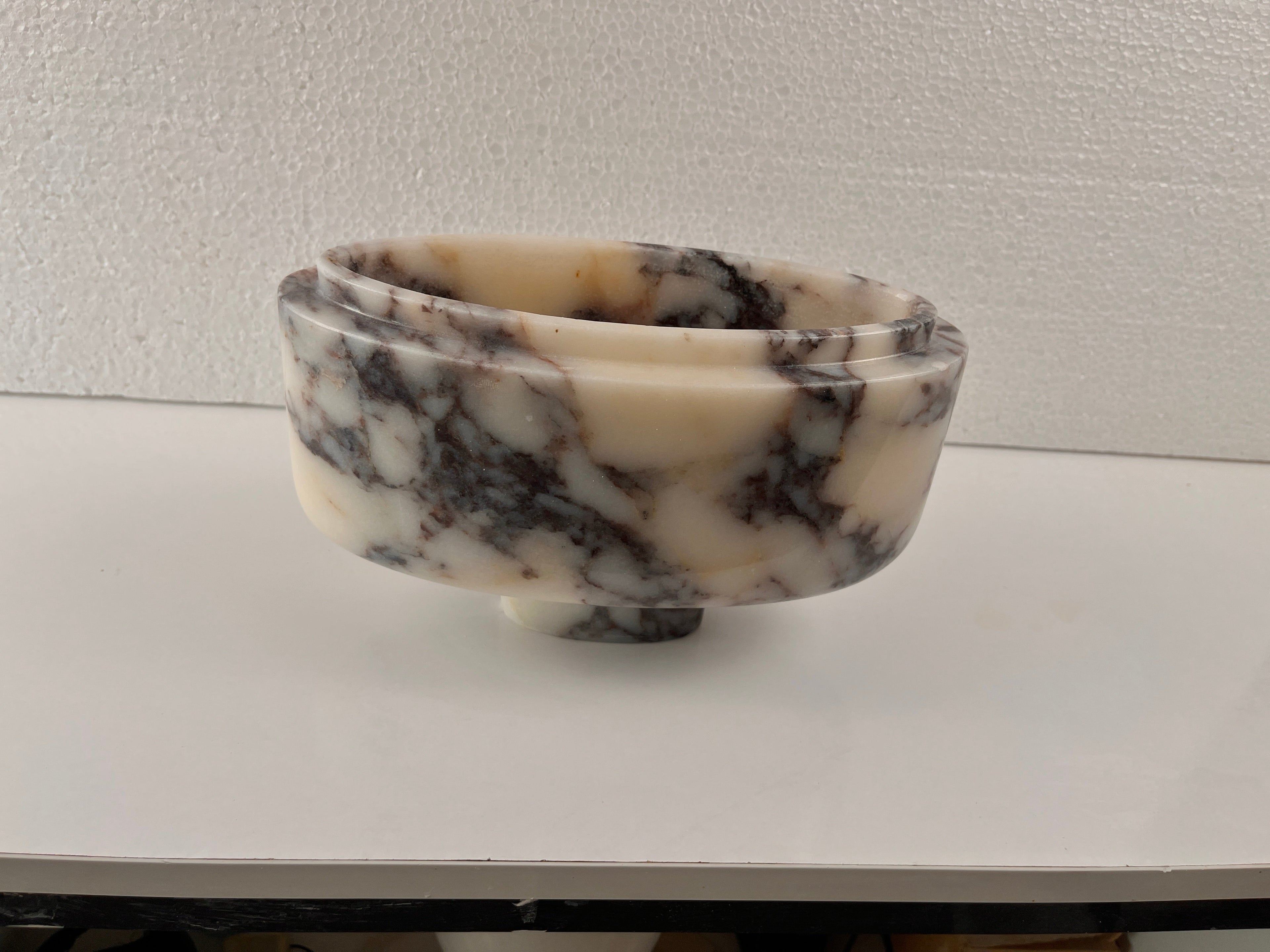 Premium Mermer Meyve Kasesi – Dekoratif Taş Sunum Standı