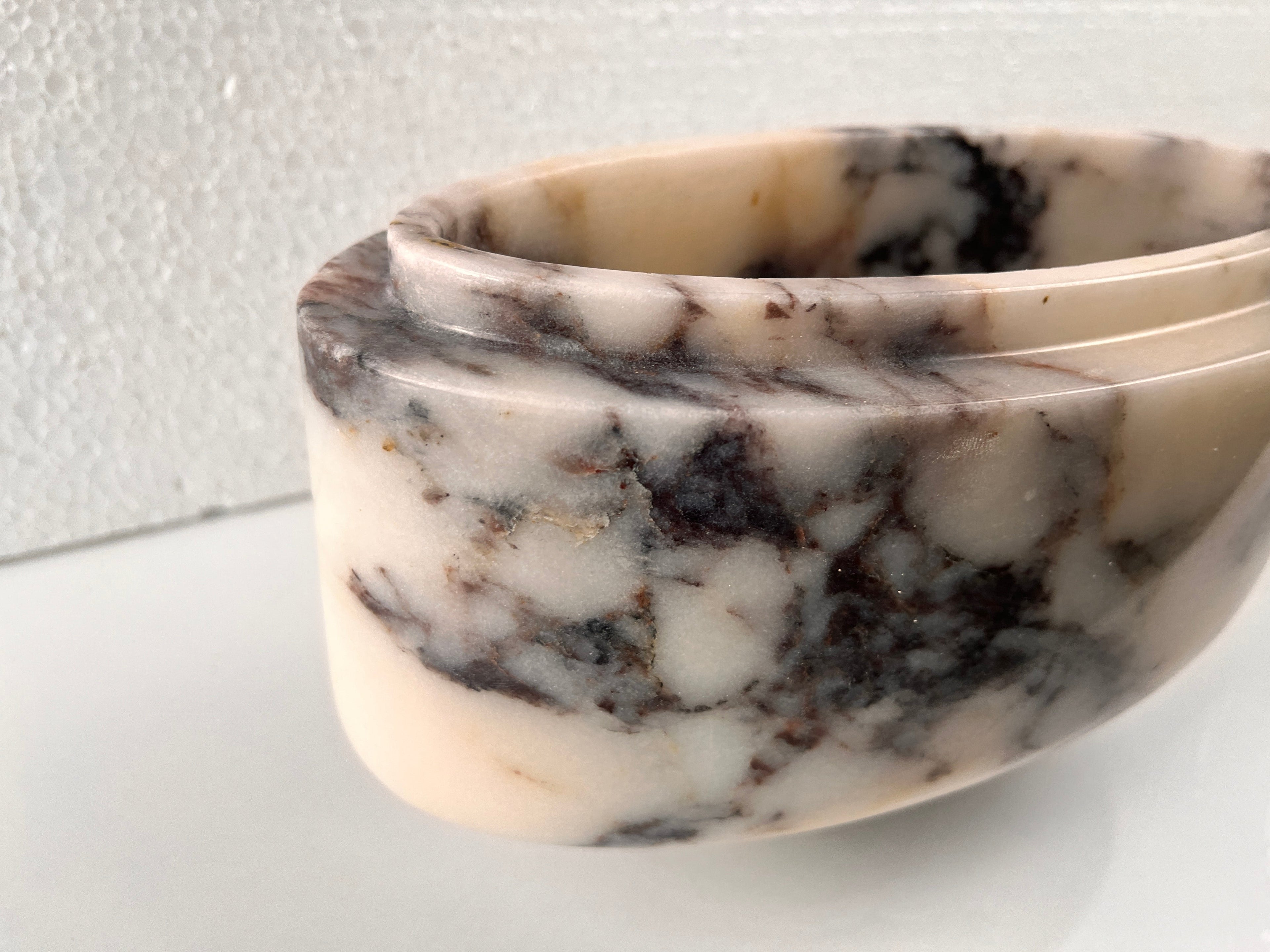 Premium Mermer Meyve Kasesi – Dekoratif Taş Sunum Standı