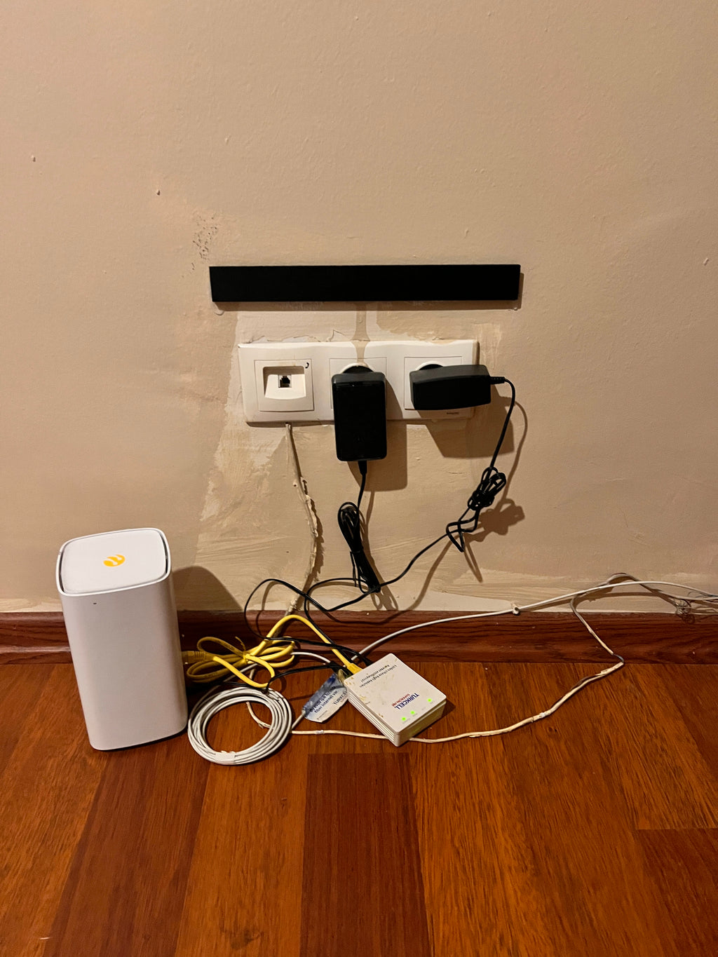 Ahşap WiFi Modem Kutusu – Duvar Tipi Kablo Gizleyici &amp; Router Saklama Kutusu – Dekoratif Modem Koruma Kabini