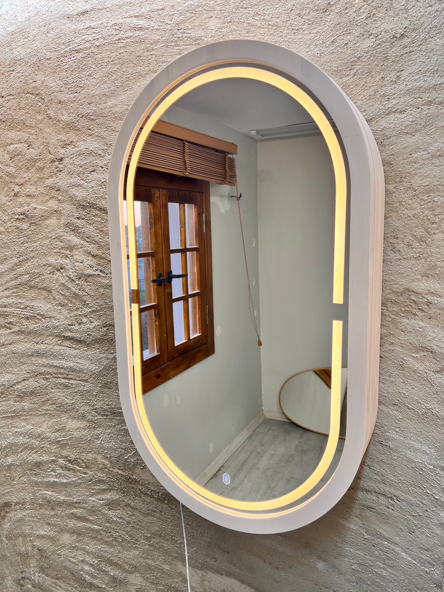 LED Işıklı Dimmable Banyo Aynası Dolaplı – Modern Duvar Tipi Oval Tasarım