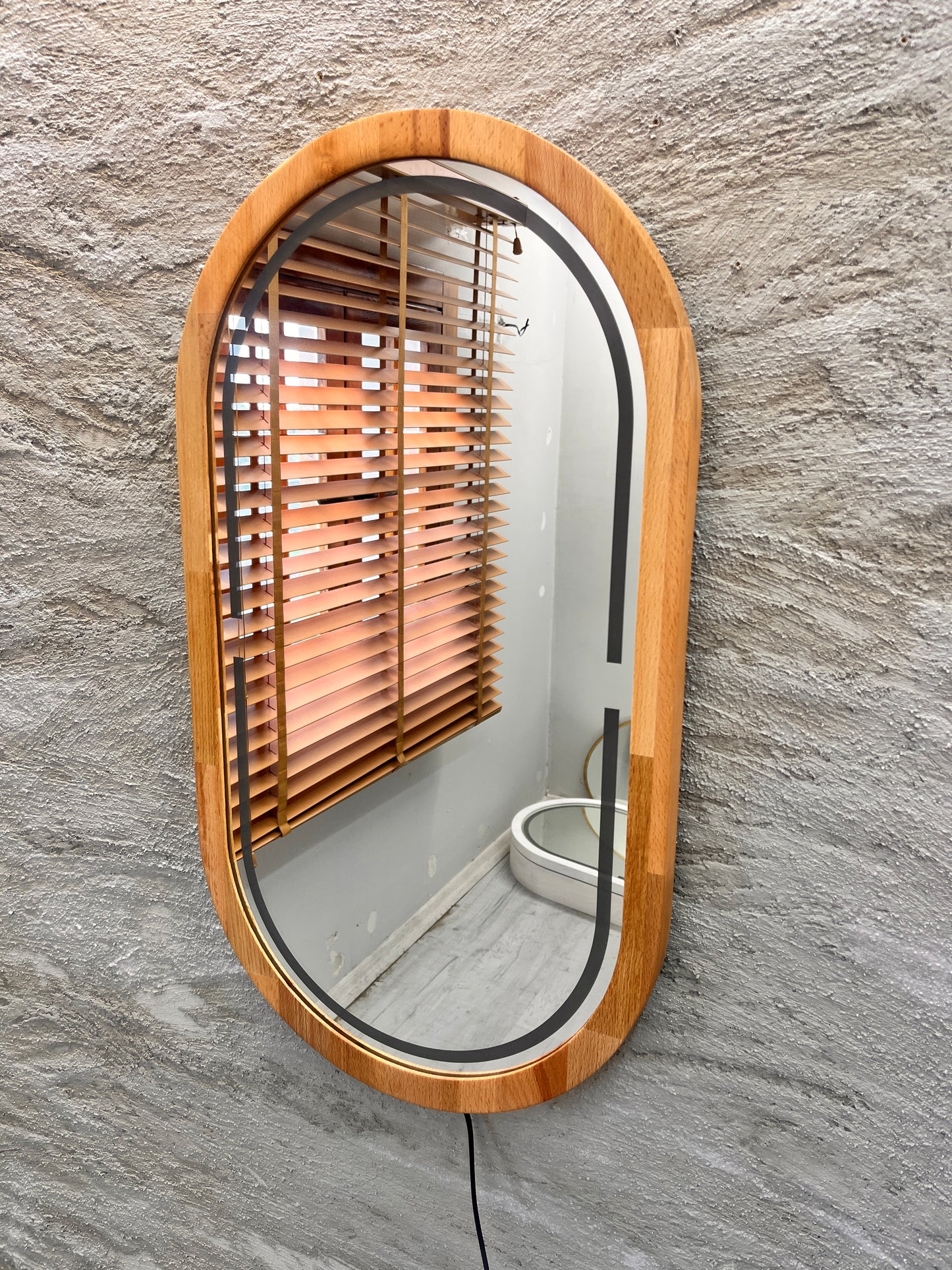 Kayın Ahşap Çerçeveli LED’li Oval Ayna – Dimmer Işıklı Dekoratif Duvar Aynası, Banyo Makyaj Salon Aynası