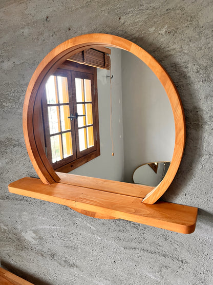 Raflı Masif Kayın Ağacı Yuvarlak Ayna – İskandinav Tarzı Antre ve Banyo Aynası