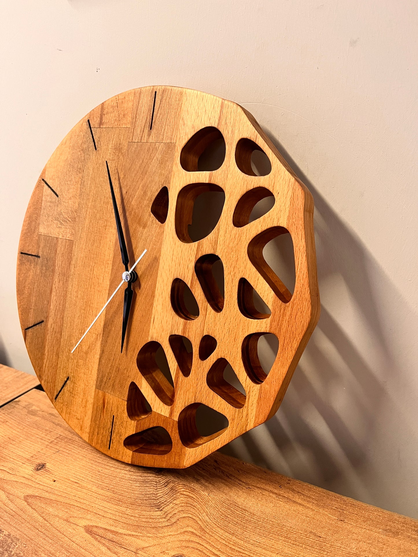 El Yapımı Ahşap Duvar Saati – Kayın Ağacı Modern Dekoratif Saat – 30x30 cm Minimalist Doğal Ahşap Saat