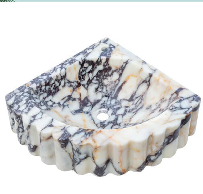 Calacatta Viola Mermer Duvar Tipi Köşe Lavabo – El Yapımı Lüks Banyo Lavabosu (51×51×18 cm)