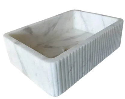 Carrara Beyaz Mermer Duvara Monte Banyo Lavabo – İnce Oyma Tasarımlı, El Yapımı Doğal Mermer Lavabo