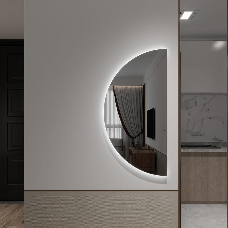 Yarım Ay LED Banyo Aynası – Modern Arkadan Aydınlatmalı Ayna, Dekoratif Minimal Tasarım Aydınlatmalı Ayna