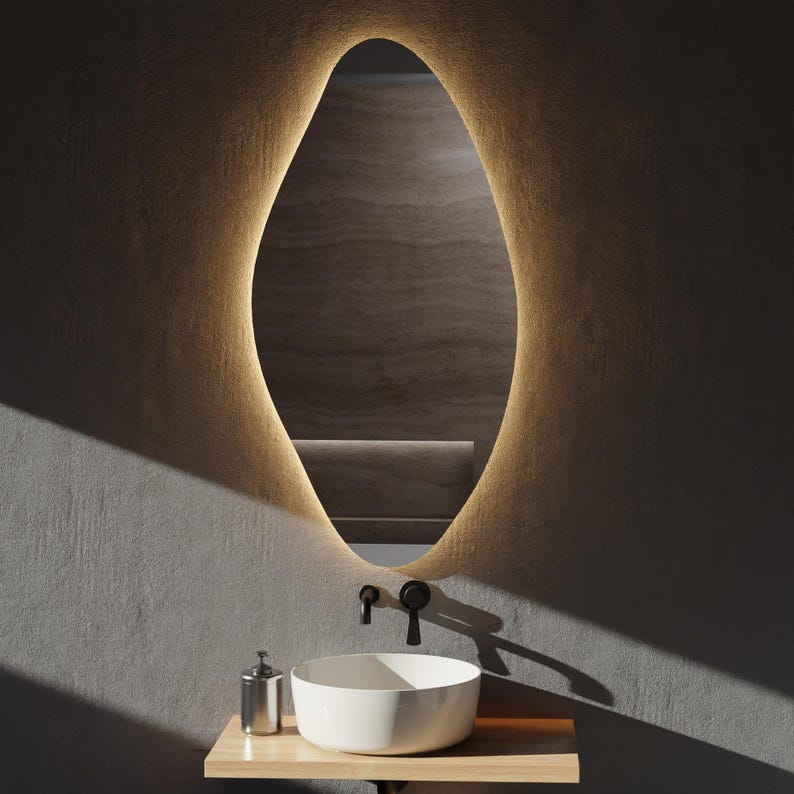 Modern Organik LED Banyo Aynası – Asimetrik Dekoratif Işıklı Ayna, Duvara Monte Tasarım