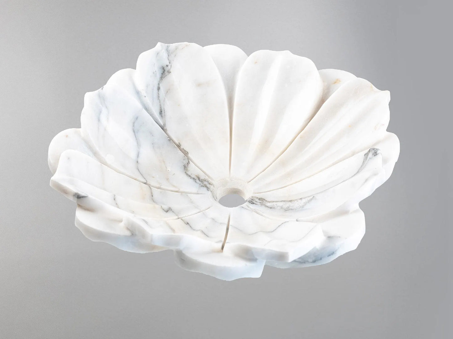 Doğal Mermer Çiçek Formu Lavabo – El Oyması Lüks Tezgâh Üstü Lavabo