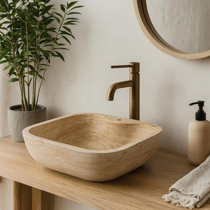 Doğal Traverten Mermer Lavabo – El Oyması Kare Form Banyo Tezgâh Üstü Lavabo (45×45×15 cm)