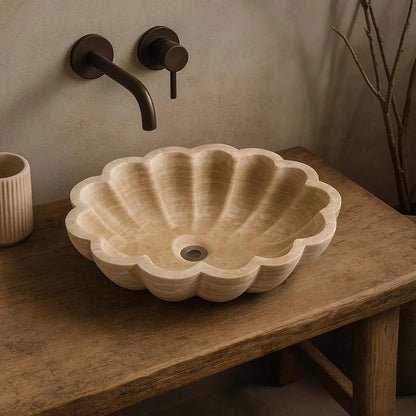 Doğal Traverten Mermer Oval Çiçek Formu Lavabo – El İşçiliği Banyo Tezgâh Üstü Lavabo (55 × 42 × 14 cm)