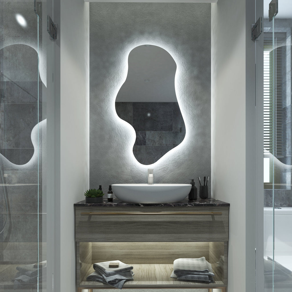 Asimetrik LED Ayna | Modern Organik Şekilli Işıklı Duvar ve Banyo Aynası – Dekoratif Tasarım
