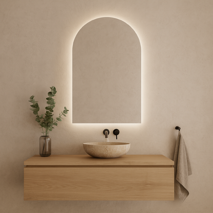 Modern LED Işıklı Kemer Banyo Aynası – Arkadan Aydınlatmalı Arch Ayna, Minimalist ve Şık Banyo Dekoru