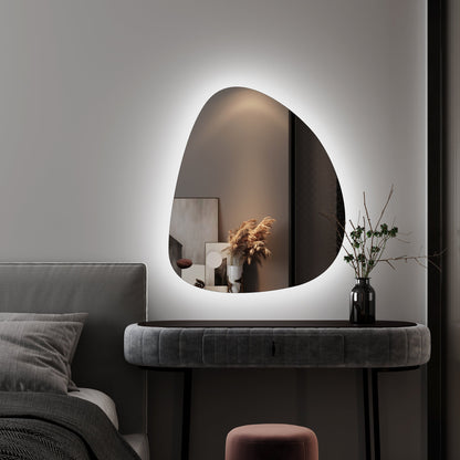 Modern Asimetrik LED Ayna – Organik Şekilli Dekoratif Banyo Aynası, Arka Işıklı Tasarım