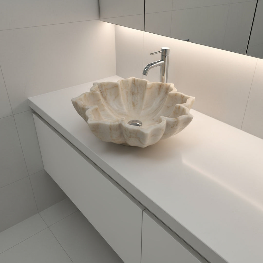Beyaz Oniks Mermer Çiçek Formlu Lavabo – El Oyması Doğal Taş Banyo Lavabosu | L48×W48×H15 cm