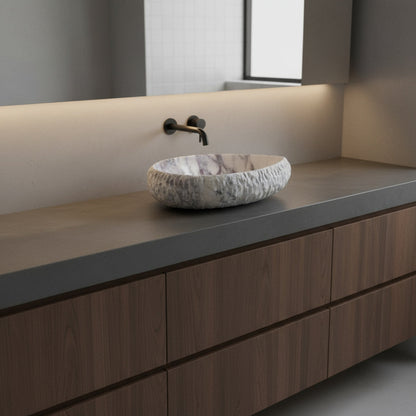 Doğal Mermer Lavabo – Krem & Pembe Damar Desenli Tezgâh Üstü Doğaltaş Banyo Lavabosu (L 55 × W 40 × H 14 cm)