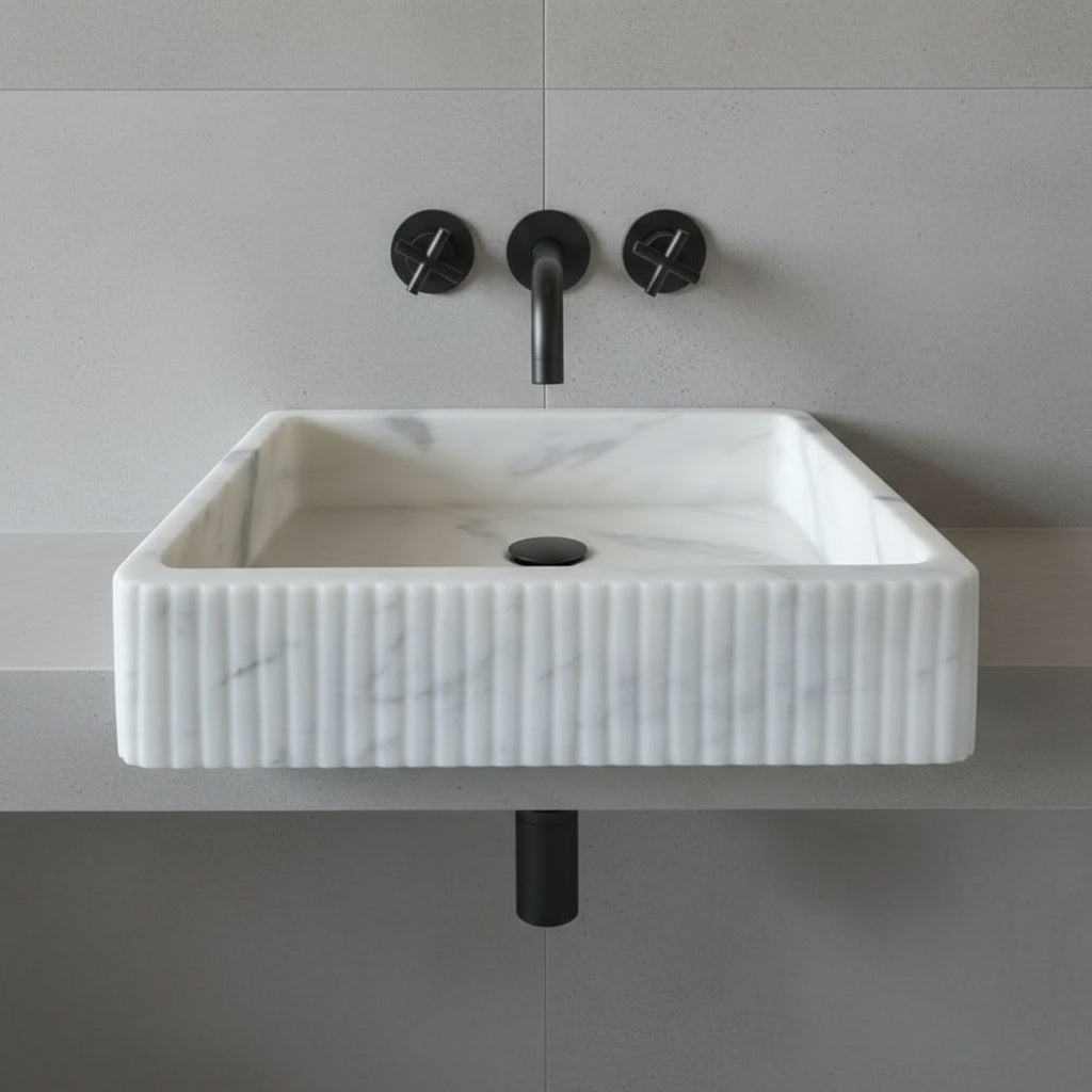 Carrara Beyaz Mermer Duvara Monte Banyo Lavabo – İnce Oyma Tasarımlı, El Yapımı Doğal Mermer Lavabo