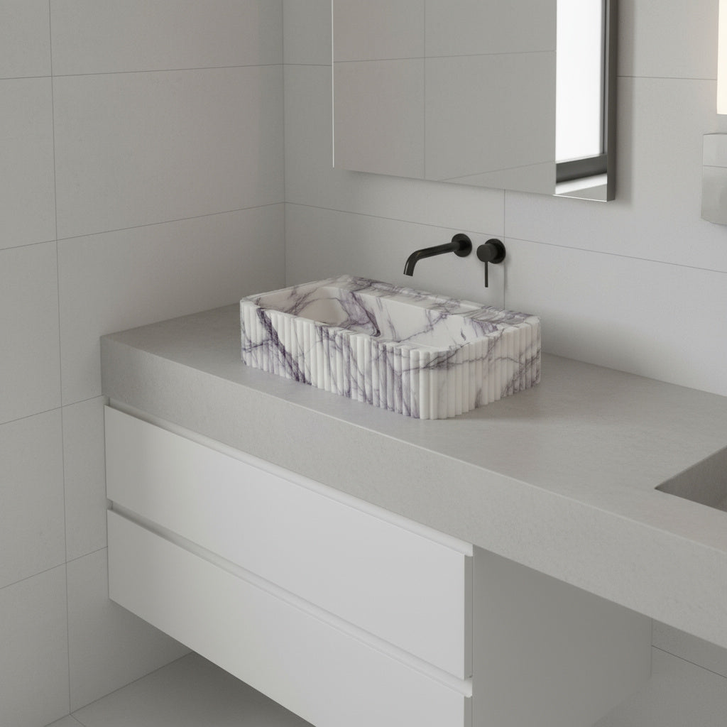 New York Mermer Duvara Monte Banyo Lavabosu – Dikdörtgen Fluted Tasarım | L61 × W36 × H15 cm