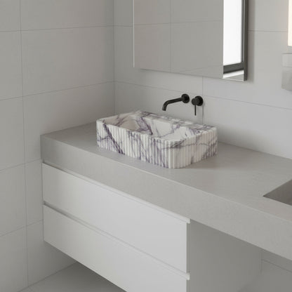 New York Mermer Duvara Monte Banyo Lavabosu – Dikdörtgen Fluted Tasarım | L61 × W36 × H15 cm