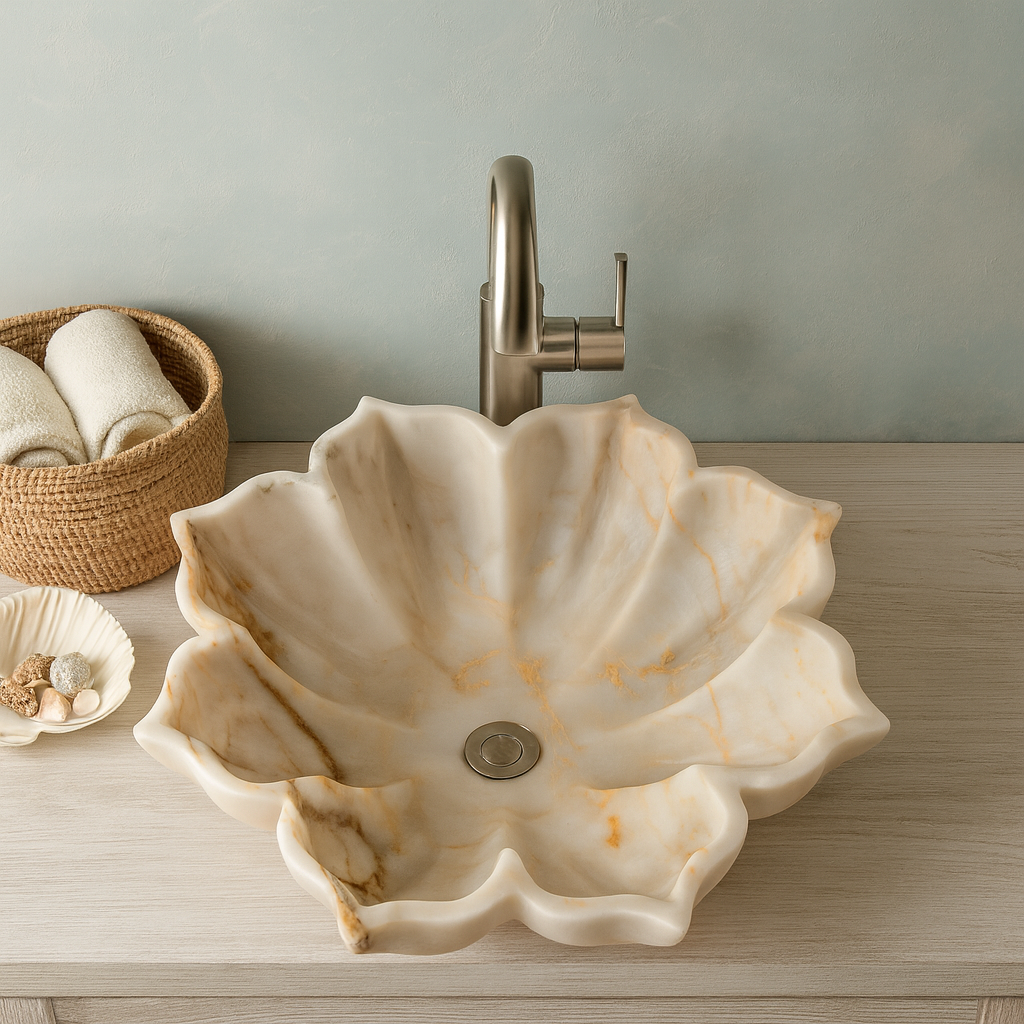 Beyaz Oniks Mermer Çiçek Formlu Lavabo – El Oyması Doğal Taş Banyo Lavabosu | L48×W48×H15 cm
