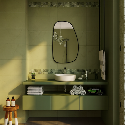 Modern Organik Form Banyo Aynası – Çerçeveli Asimetrik Duvar Aynası | Minimalist Şık Dekor Ayna