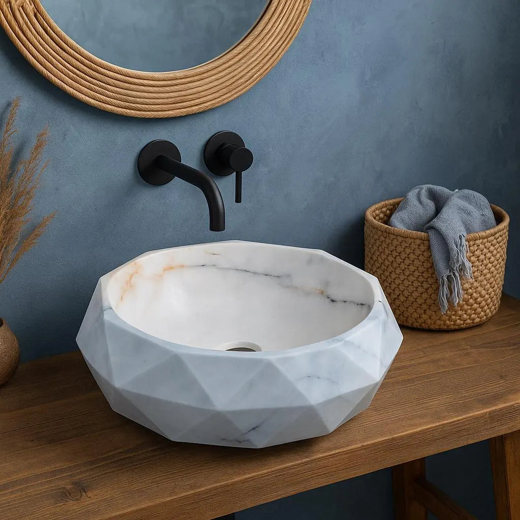 Beyaz Carrara Mermer Sekizgen Tasarım Lavabo – El Oyması Modern Mermer Banyo Lavabosu (42×42×14 cm)