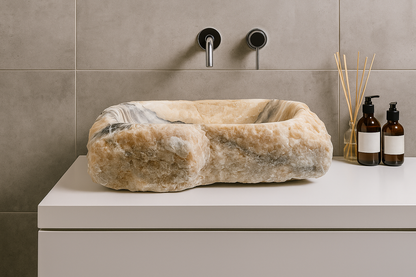 Doğal Oniks Kaya Formu Mermer Lavabo – El Oyma Tezgâh Üstü Doğaltaş Banyo Lavabosu (L 40 × W 55 × H 14 cm)