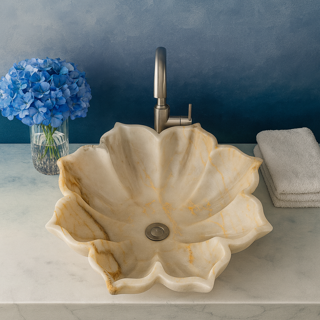 Beyaz Oniks Mermer Çiçek Formlu Lavabo – El Oyması Doğal Taş Banyo Lavabosu | L48×W48×H15 cm