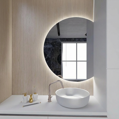 Yarım Ay LED Ayna – Modern Arkadan Aydınlatmalı Banyo Aynası, Minimalist Işıklı Ayna Tasarımı
