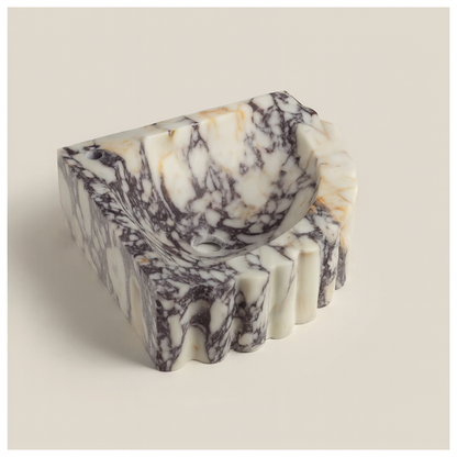 Calacatta Viola Mermer Duvar Tipi Köşe Lavabo – El Yapımı Lüks Banyo Lavabosu (51×51×18 cm)